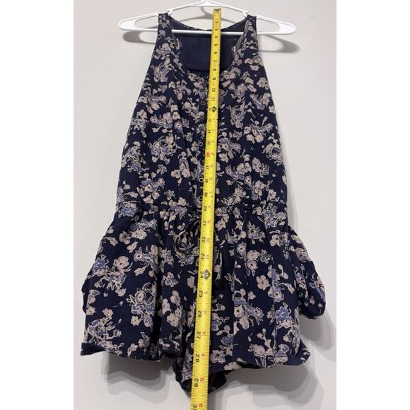 Women's Floral Blouse Express Size Medium Lightweight Top Loft Sleeveless Blouse - Picture 9 of 9